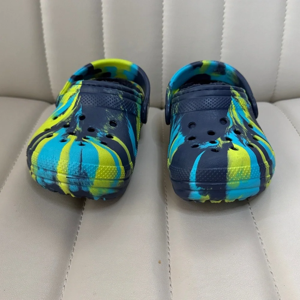 Kids Crocs Tie Dye Fussy Inside Colorful Clogs size 6c